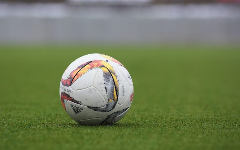 Fotbollsskor: En jämförelse mellan läder och syntetmaterial