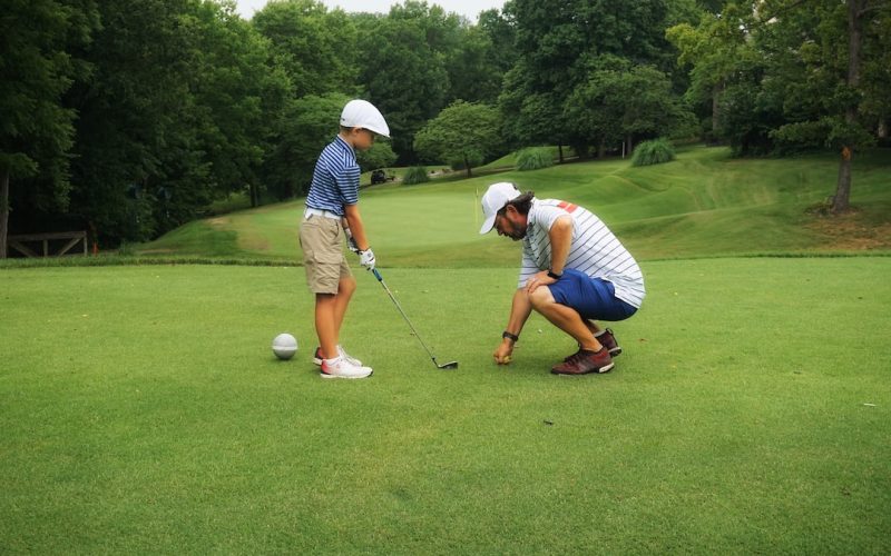 Hur man lär sig spela fotboll: En komplett guide för nybörjare