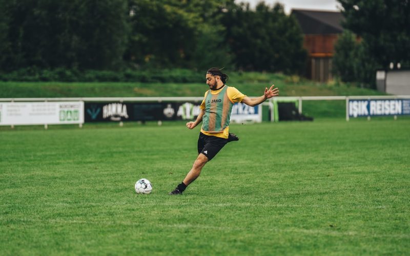 Fotbollssöndag: En dag fylld med spänning och action på fotbollsplanen