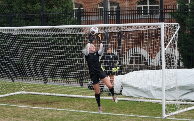 Målvaktshandskar för fotboll: Välj rätt skydd för din spelposition