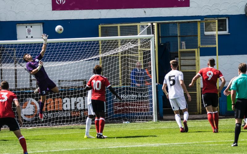 Målvaktshandskar för fotboll – Välj rätt skydd för dina händer på planen