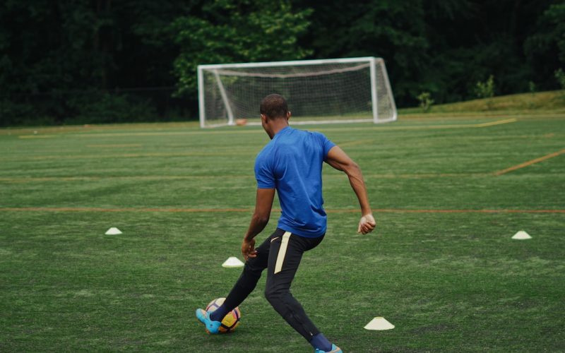 Fotbollsträning: Tips, tekniker och träningsscheman för att förbättra ditt spel