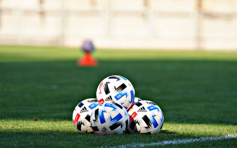 Fotbollsträning: Tips, övningar och strategier för att förbättra ditt spel